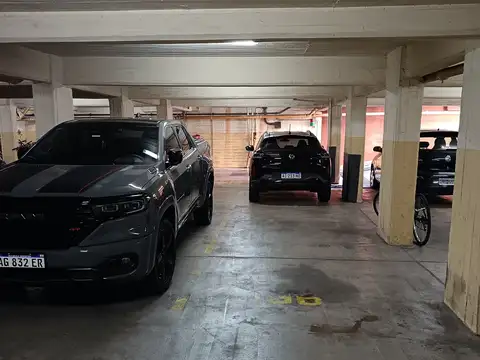 Venta Cochera Cubierta San Isidro Centro C/ Portón Automático