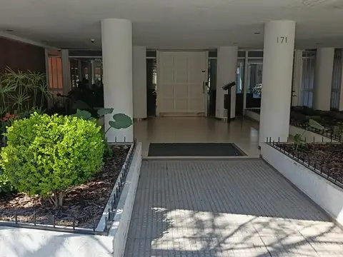 Venta Cochera Cubierta San Isidro Centro C/ Portón Automático