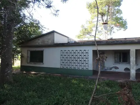 Chacra con casa y galpón, costa con arroyo Valdez