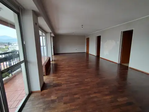 Departamento en Alquiler de 3 dormitorios