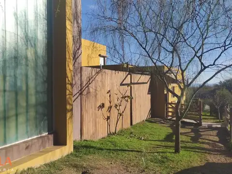 Casa en Venta con 2 cocheras