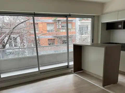 MODERNO DOS AMBIENTES AL FRENTE CON BALCON EN EDIFICIO MODERNO CON SUM Y PARRILLA