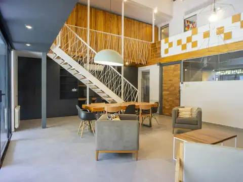 VENTA - CASA DE DISEÑO CON DOBLE ALTURA, PISCINA, JARDÍN Y COCHERA DOBLE - ECHESORTU