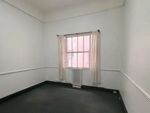 Av Pte Roque Saenz Pena 600