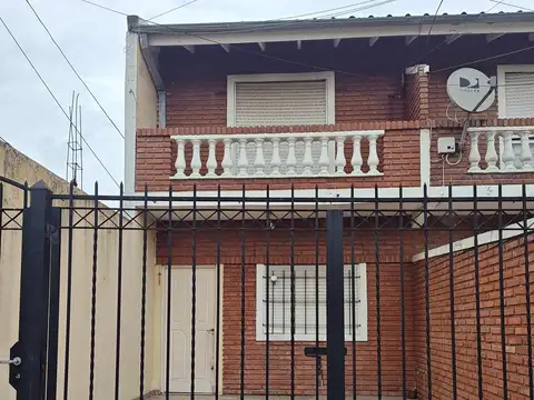 Departamento (Duplex) en centro de G. de Lafarrere