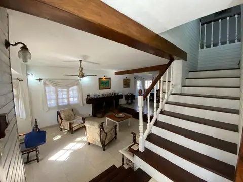 Casa 10 ambientes con 3 baños