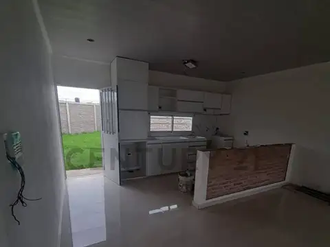 Casa 3 ambientes con 1 baño
