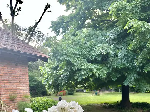 Casa 8 ambientes con 6 baños