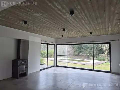 Casa en Alquiler con 4 cocheras