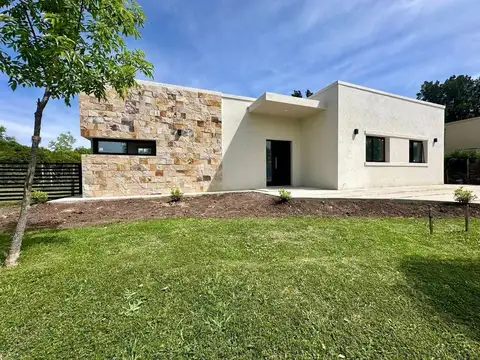 Casa en Venta 4 ambientes en Pilar del Este
