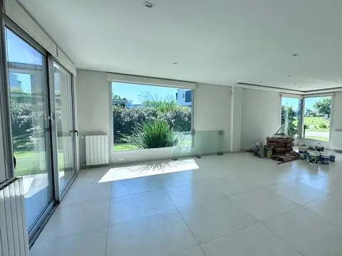Casa 6 ambientes con 7 baños