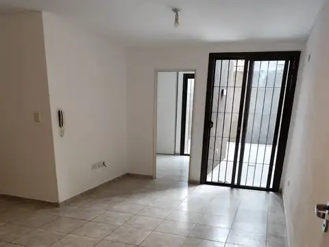 Departamento en Alquiler  1 Dormitorio con Patio  Barrio Juniors  Apto Mascotas