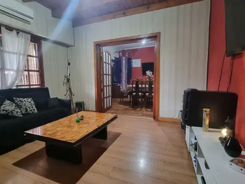 Casa en Alquiler con 2 cocheras