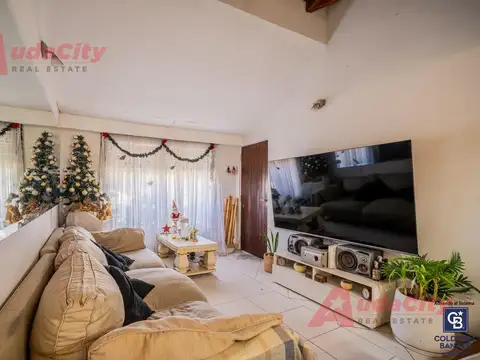 VENTA CASA EN BOULOGNE 3 AMBIENTES CON ESCRITORIO Y GRAN JARDIN EN VENTA