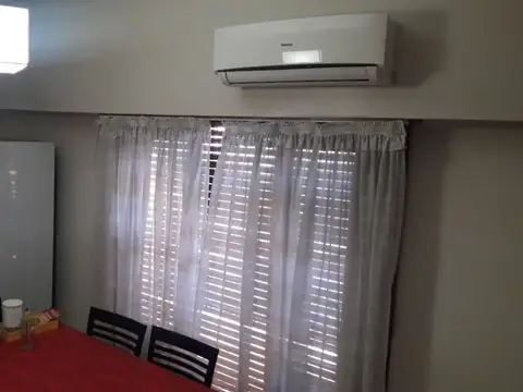 Casa 8 ambientes con 4 baños