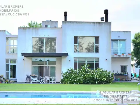 Casa 5 ambientes con 3 baños