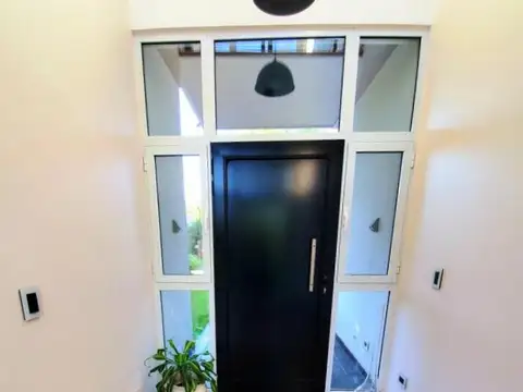 Casa en Venta en Francisco Álvarez, USD 370.000