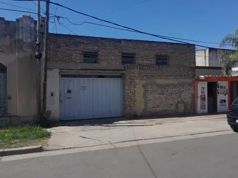 Venta Cocheras/Galpon en calle Pasaje Saravia 767 de Rosario (Av. Eva Perón 4900 de Rosario.)