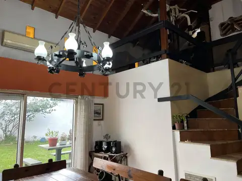 VENTA DE CASA 4 AMBIENTES 3 BAÑOS, VILLA SARMIENTO. APTO CREDITO
