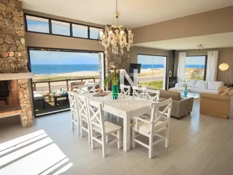 Casa en venta con vista al mar de 4 dormitorios frente al mar