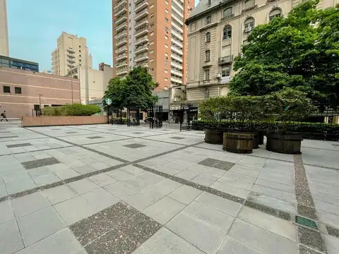 Oficina en Alquiler con 40 cocheras