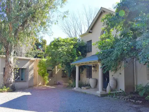 Casa en Venta con 7 cocheras