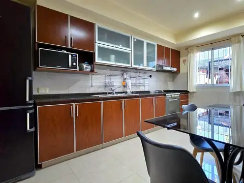 CASA TRIPLEX 5 AMBIENTES PATIO PARRILLA COCHERA