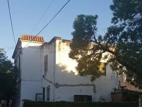 CASA EN VENTA ROSARIO BARRIO SARMIENTO EXCELENTE ESTADO, 3 DORMITORIOS, 2 BAÑOS, COCHERA, ESP. VERDE