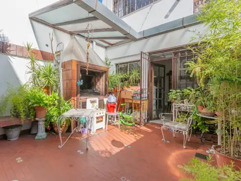 Casa 5 ambientes. Cochera. Patio. Villa Urquiza