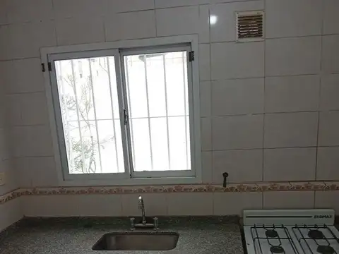 Depto Tipo Casa en Alquiler en Liniers, $ 1.400.000