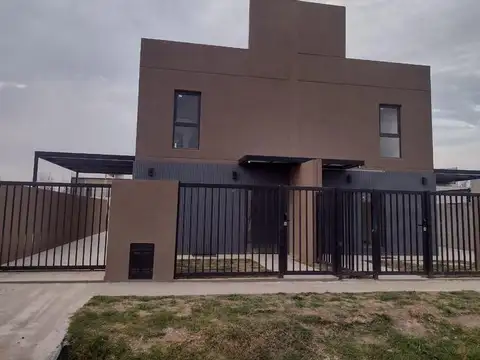 Casa 3 ambientes con 1 baño