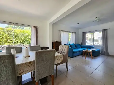 Casa 5 ambientes con 2 baños