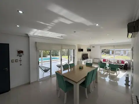 Casa en Venta en Tristan Suarez, USD 280.000
