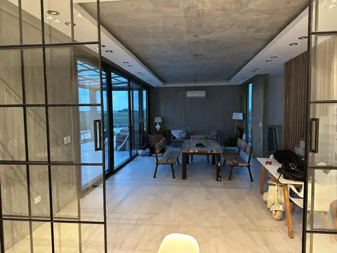 Casa 7 ambientes con 3 baños