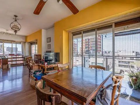 SEMIPISO LUMINOSO - VENTA - 4 AMBIENTES - BALCÓN A PULMÓN - BELGRANO