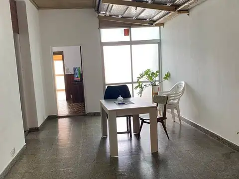 Casa 5 ambientes con 1 baño