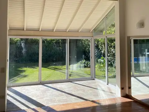 Casa 5 ambientes con 2 baños