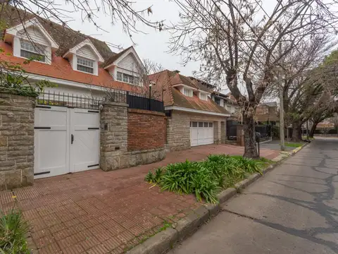Casa de 5 ambientes en venta ubicada en Martínez.
