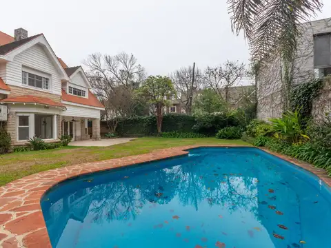 Casa de 5 ambientes en venta ubicada en Martínez.