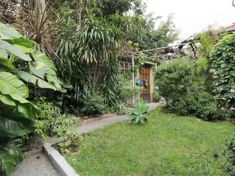 VENTA CASA MULTIFAMILIAR COCHERA TERRAZA en MADERO