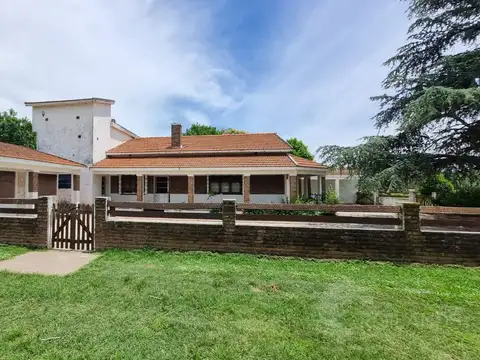 Venta Casa más Galpón sobre Lote 8800m2 sobre Colectora Ezeiza • Vicente Casares (Cañuelas)