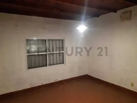 CASA 3 AMB. CON LOCAL COMERCIAL SOBRE AV JULIO A ROCA