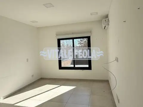 Casa 5 ambientes con 4 baños