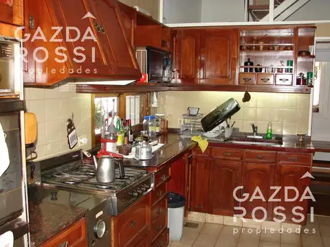 Casa 6 ambientes con 4 baños