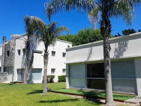 Casa en venta - 5 Dormitorios 4 Baños - Hudson