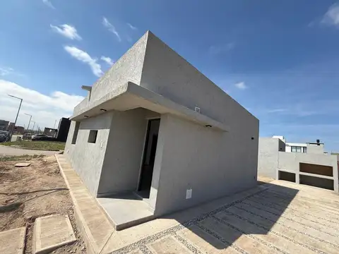 CASA 2 DORMITORIOS LOTE 216 M2 EN VENTA DOCTA