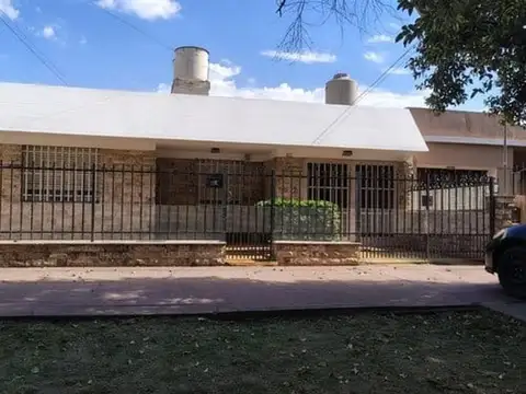 CASA EN VENTA 2 DORMITORIOS – ALTA CÓRDOBA PILETA + QUINCHO