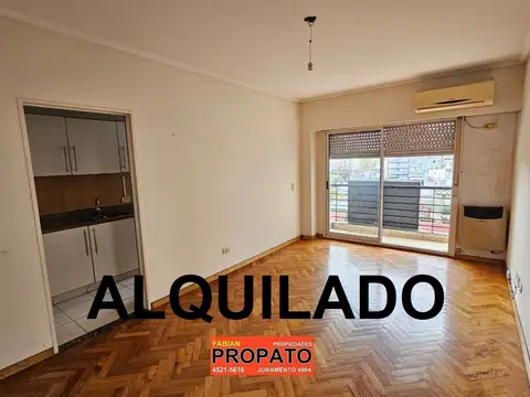 Departamento de 2 ambientes al contra-frente con balcón, cocina separada, muy luminoso 