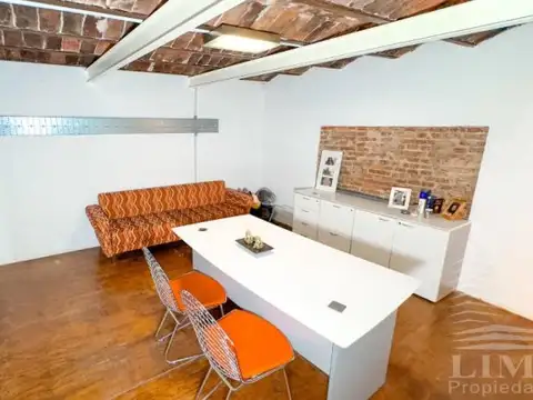 Casa 8 ambientes con 2 baños