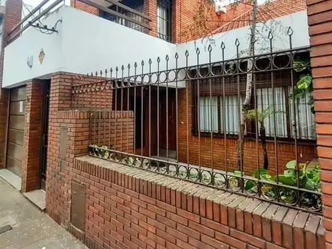 Casa de 2 plantas con Cochera y Pileta